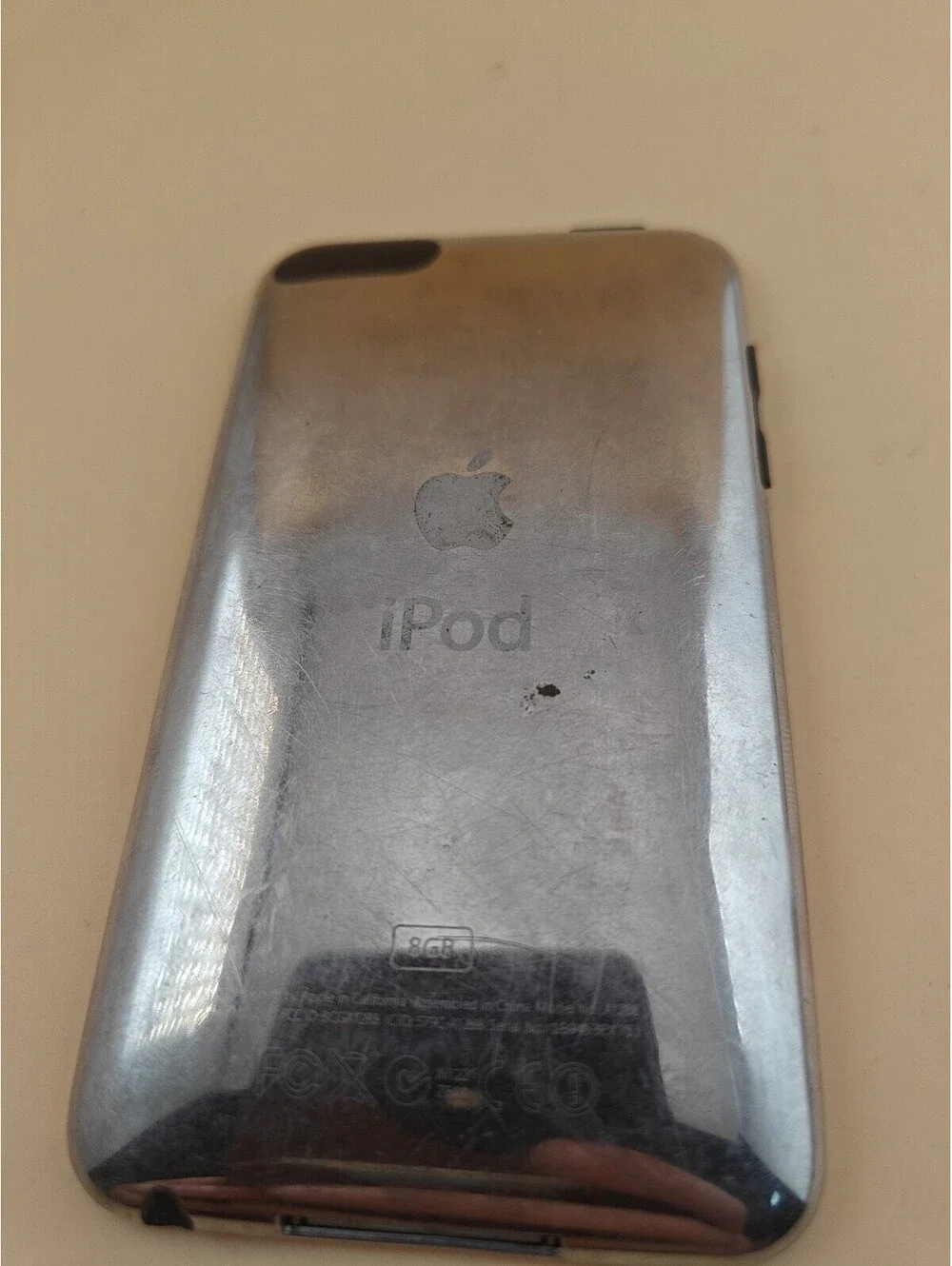 Apple iPod Touch 2nd Generation A1288 Wi-Fi 8GB Cracked